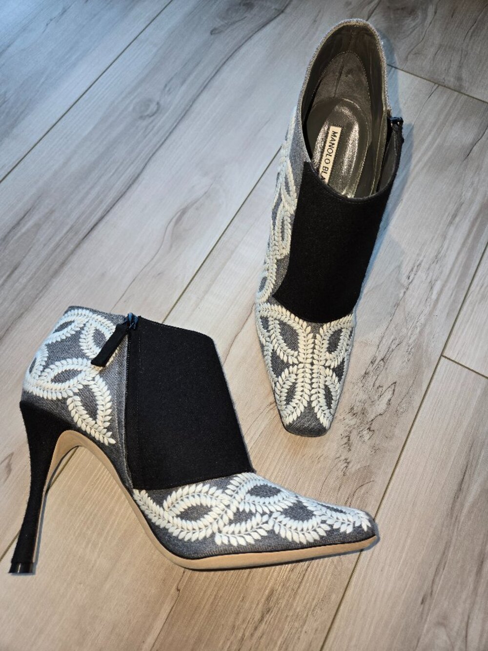 MANOLO BLAHNIK ANKLE BOOTIE